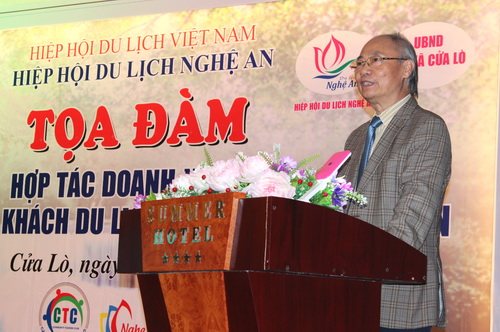 Ông Vũ Thế Bình - Phó Chủ tịch thường trực Hiệp hội Du lịch Việt Nam, Chủ tịch Hiệp hội Lữ hành Việt Nam phát biểu tại tọa đàm